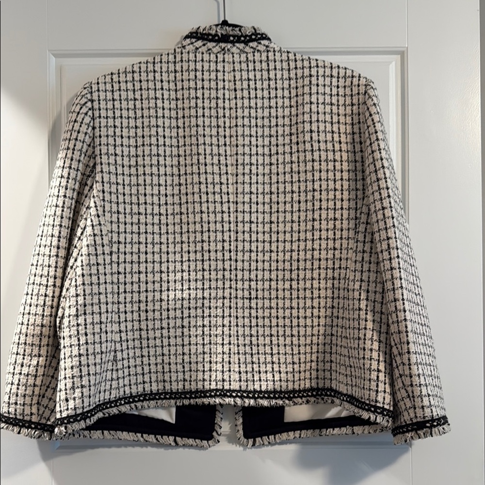 Ann Taylor Black and White Houndstooth Blazer with Cropped Design - Picture 4 of 4